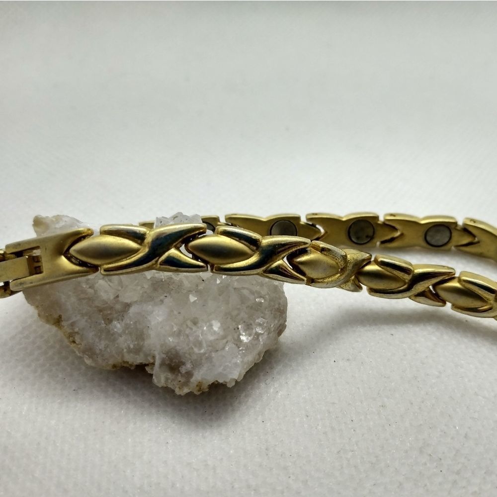 Xo Vintage Gold plated bracelet B0733 - Picture 1 of 2